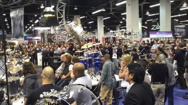 NAMM 2012 Everyone stops to watch football